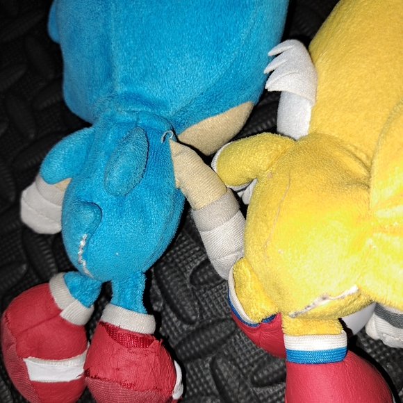 Sonic and Tails 8/9in Plush bundle - Picture 3 of 6